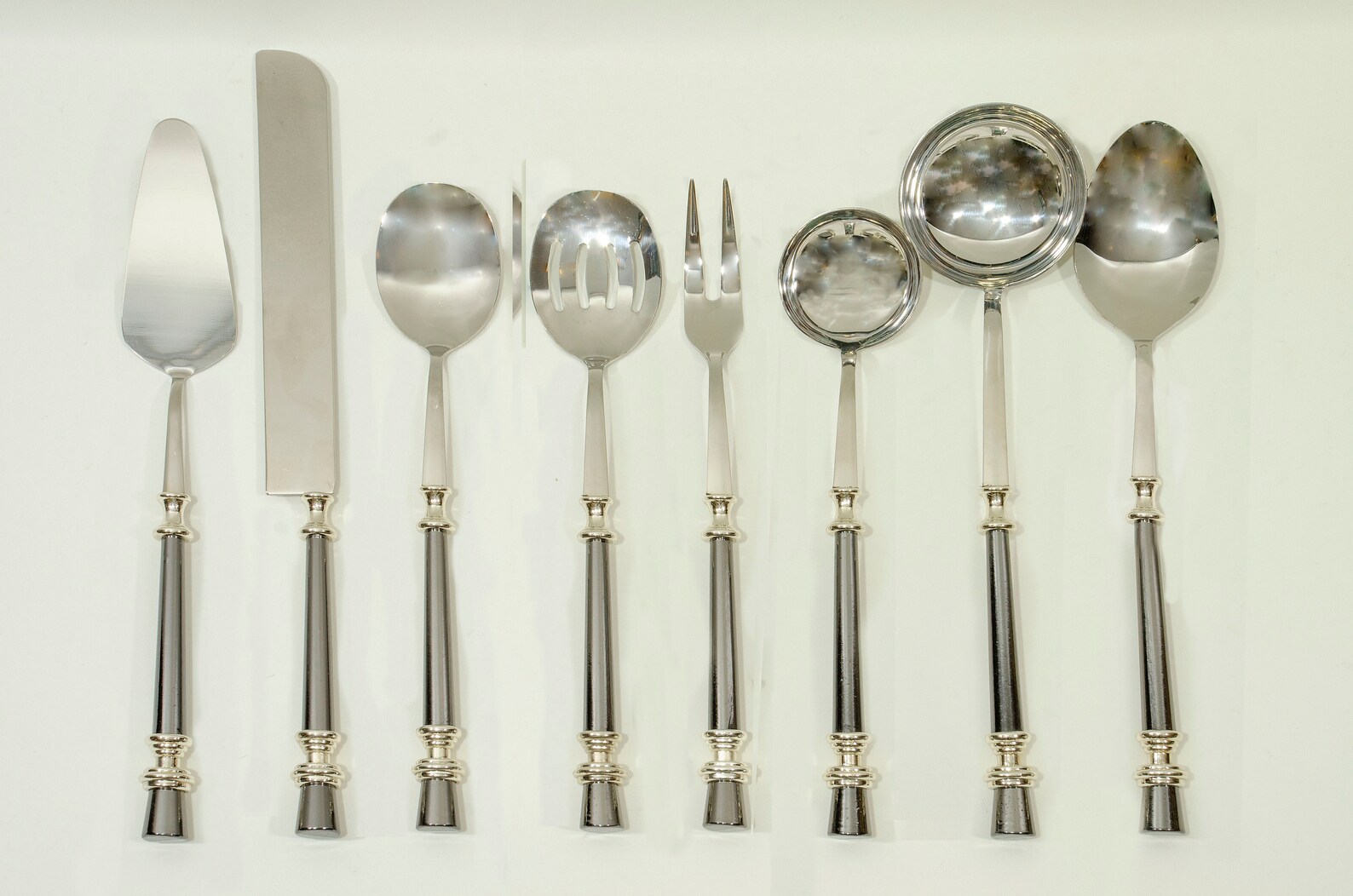 Elevate Your Dining Experience with Our 8-Piece Utensil Set in Gold and Silver - Perfect for Stylish Table Presentations - Image 6